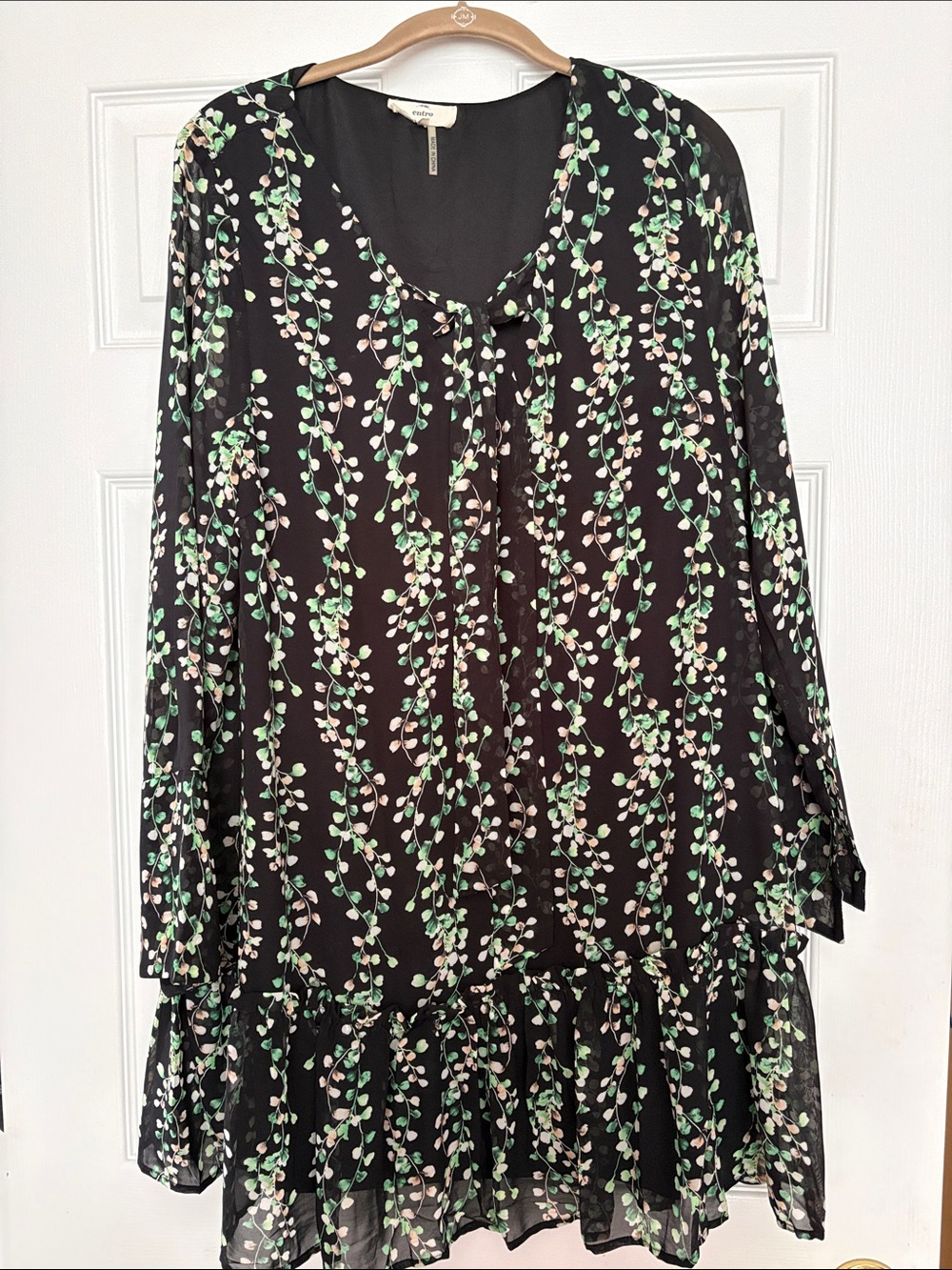 entro Black Long-Sleeve Floral Midi Dress with Green and Cream Vines
